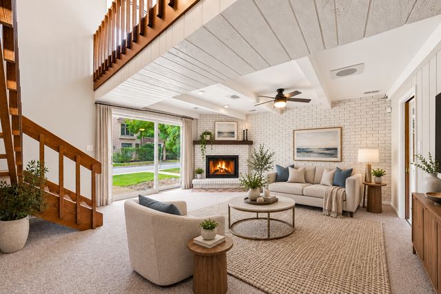129 W Quincy Street 1, Westmont, IL 60559