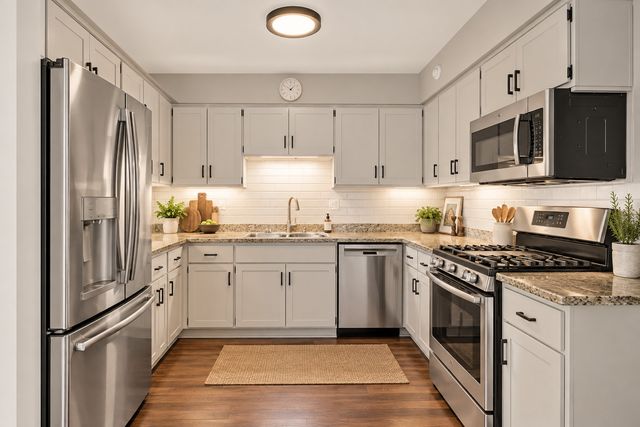 129 W Quincy Street 1, Westmont, IL 60559