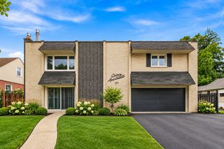 129 W Quincy Street 1, Westmont, IL 60559