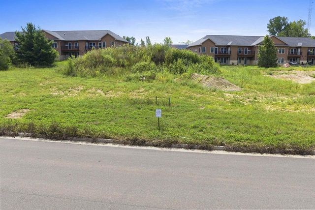 1910 SOUTHLAND LANE, New London, WI 54961