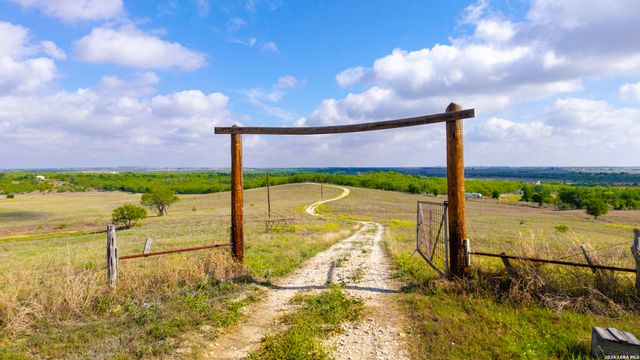 12017 FM 20, Kingsbury, TX 78638