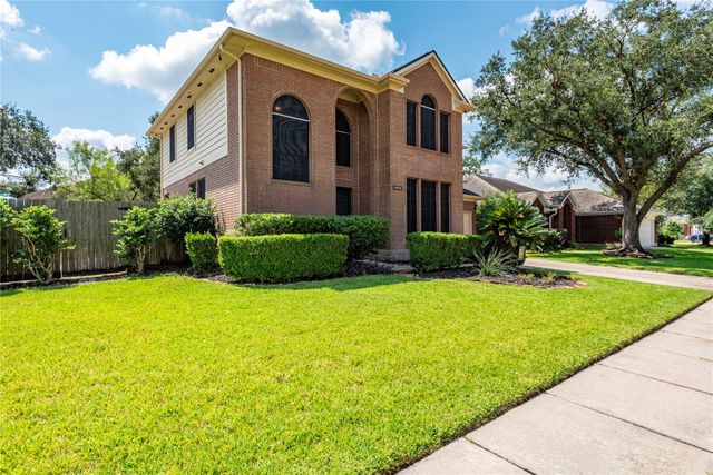 3902 Oak Wood Drive N, Pearland, TX 77581