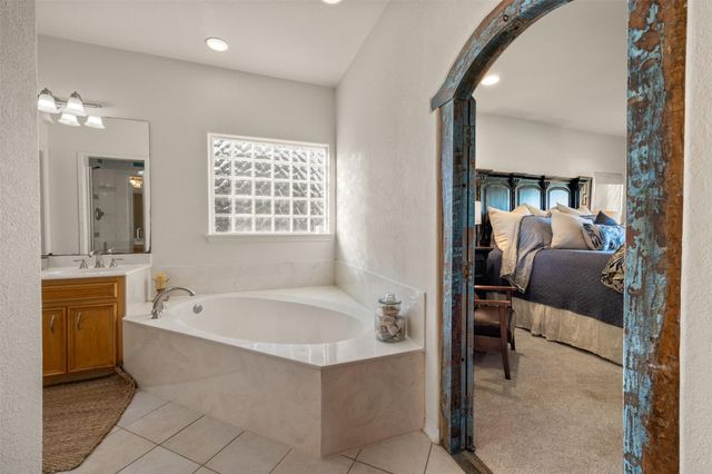 101 Fischer Cove DR, Wimberley, TX 78676