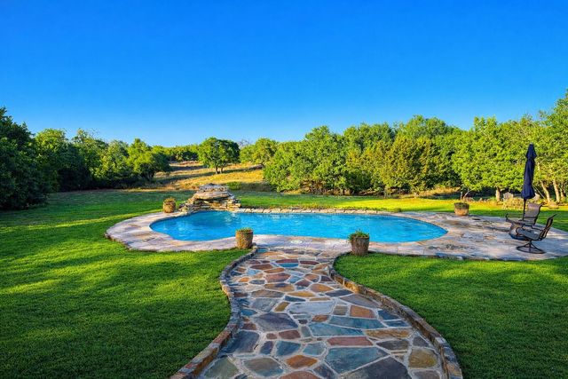 101 Fischer Cove DR, Wimberley, TX 78676