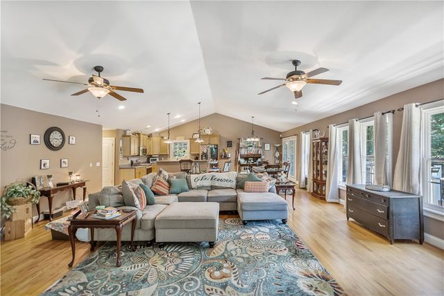 302 Ridgeside Court, West Union, SC 29696