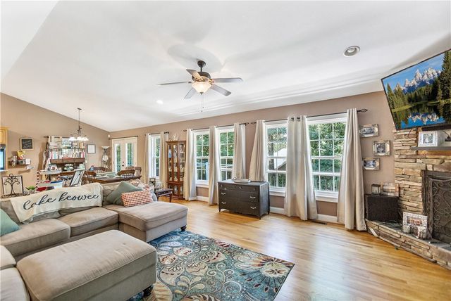 302 Ridgeside Court, West Union, SC 29696