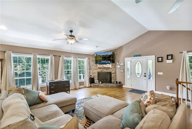 302 Ridgeside Court, West Union, SC 29696