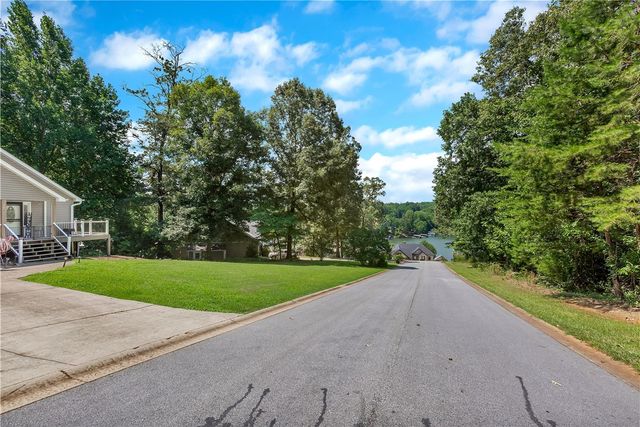 302 Ridgeside Court, West Union, SC 29696