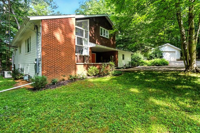 302 E Woodside Drive, Gambier, OH 43022