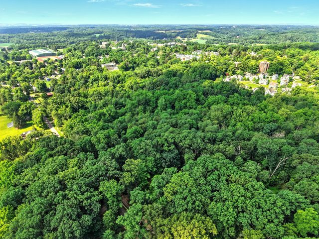 302 E Woodside Drive, Gambier, OH 43022