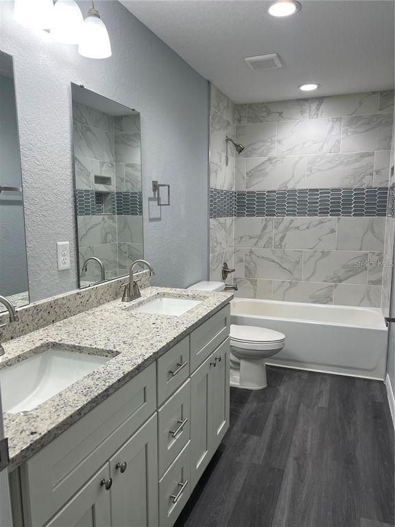 Image 6 of property listing at Address unavailable.