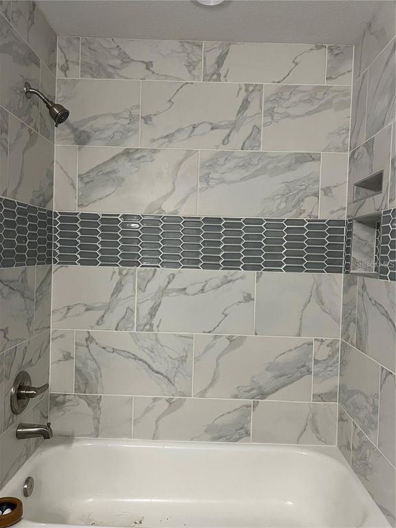 Image 7 of property listing at Address unavailable.