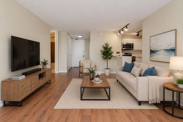 655 W Irving Park Road 3704, Chicago, IL 60613