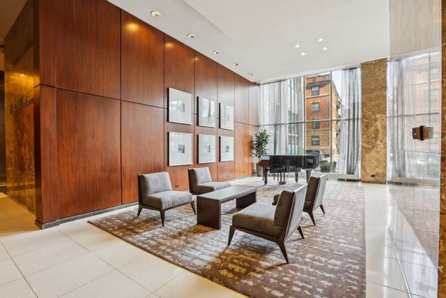 655 W Irving Park Road 3704, Chicago, IL 60613