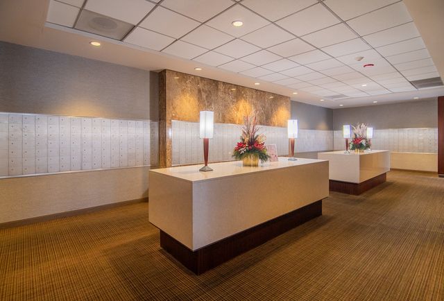 655 W Irving Park Road 3704, Chicago, IL 60613