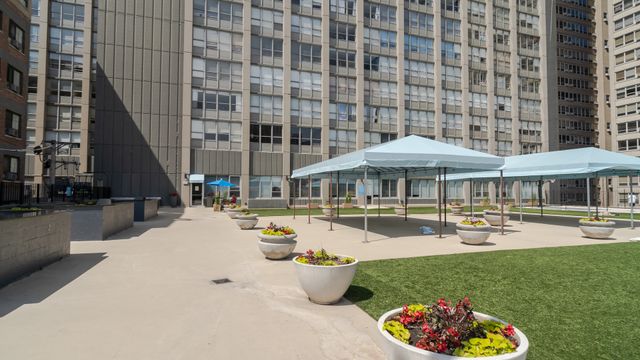 655 W Irving Park Road 3704, Chicago, IL 60613