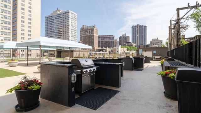 655 W Irving Park Road 3704, Chicago, IL 60613