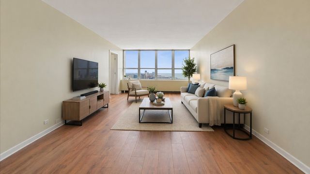 655 W Irving Park Road 3704, Chicago, IL 60613