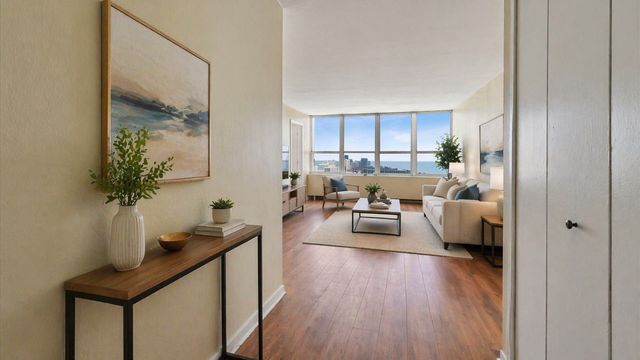 655 W Irving Park Road 3704, Chicago, IL 60613