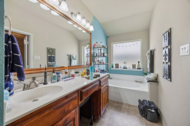 424 Brookhollow Lane, Saginaw, TX 76131