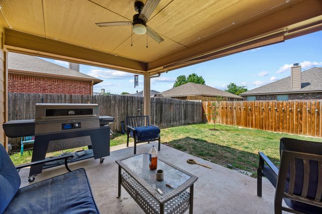 424 Brookhollow Lane, Saginaw, TX 76131