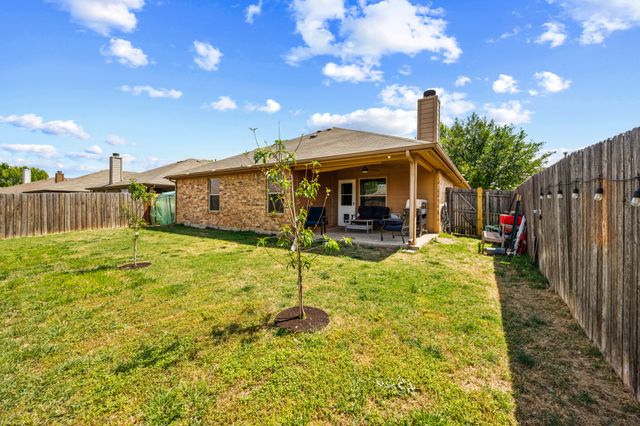 424 Brookhollow Lane, Saginaw, TX 76131