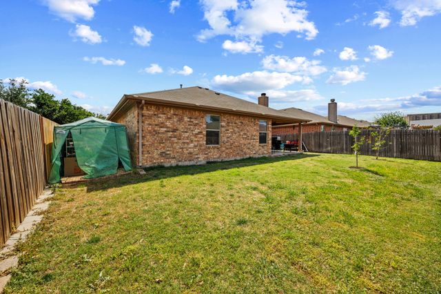 424 Brookhollow Lane, Saginaw, TX 76131