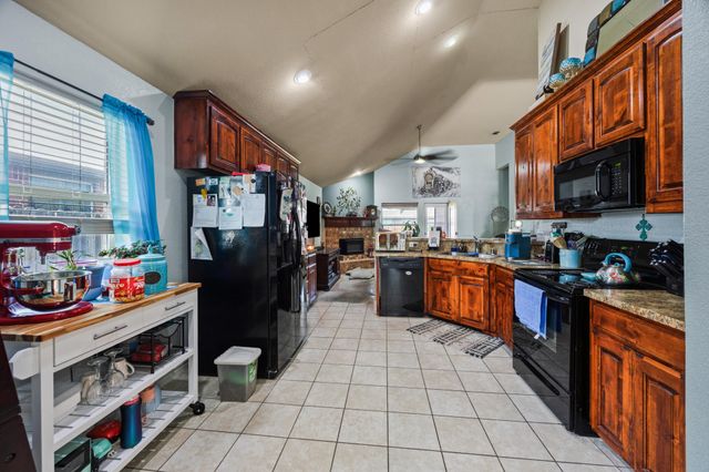 424 Brookhollow Lane, Saginaw, TX 76131