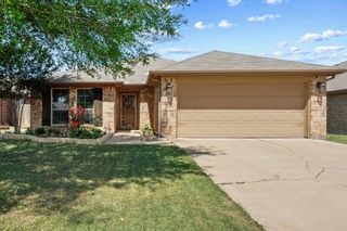 424 Brookhollow Lane, Saginaw, TX 76131