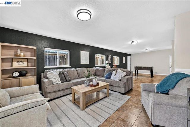 982 Ventura Ave, Livermore, CA 94551