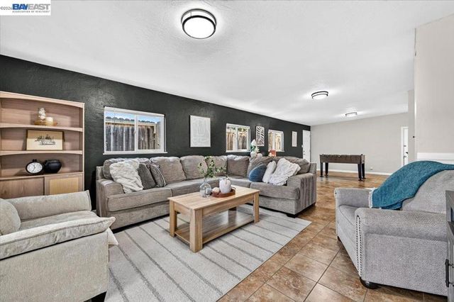 982 Ventura Ave, Livermore, CA 94551