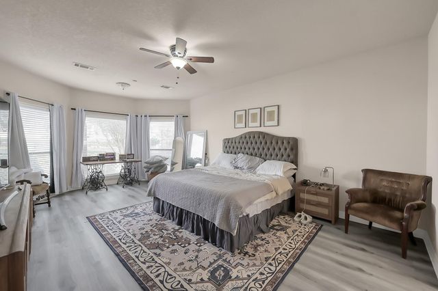 135 April Waters Drive N, Montgomery, TX 77356