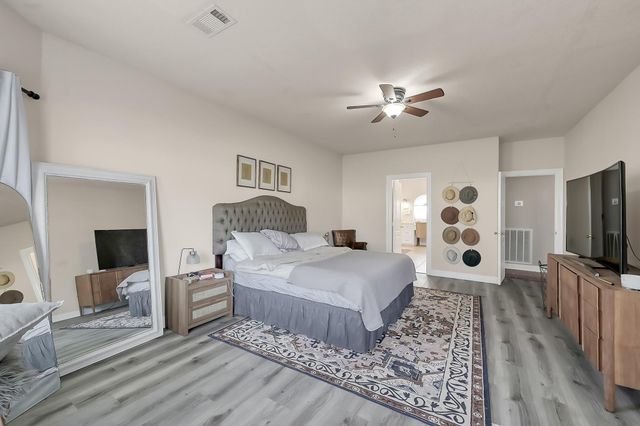 135 April Waters Drive N, Montgomery, TX 77356