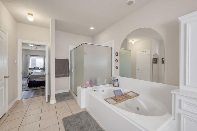 135 April Waters Drive N, Montgomery, TX 77356