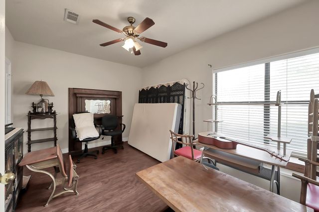 135 April Waters Drive N, Montgomery, TX 77356