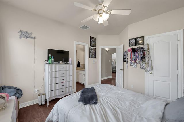 135 April Waters Drive N, Montgomery, TX 77356