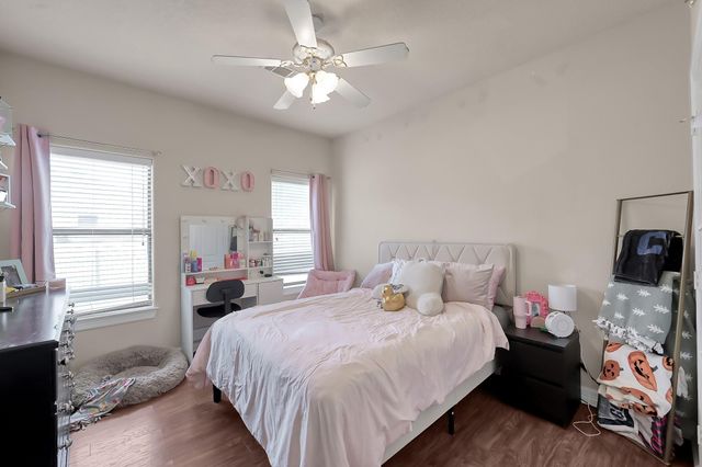 135 April Waters Drive N, Montgomery, TX 77356