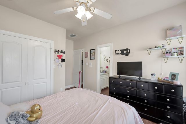 135 April Waters Drive N, Montgomery, TX 77356