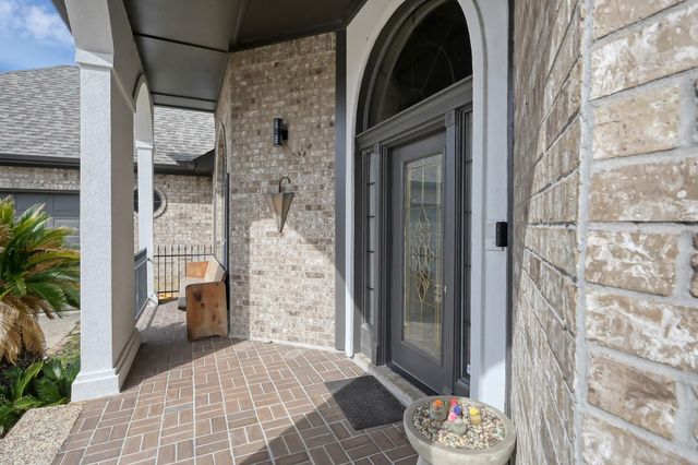 135 April Waters Drive N, Montgomery, TX 77356
