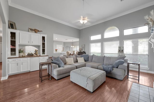 135 April Waters Drive N, Montgomery, TX 77356