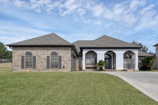135 April Waters Drive N, Montgomery, TX 77356