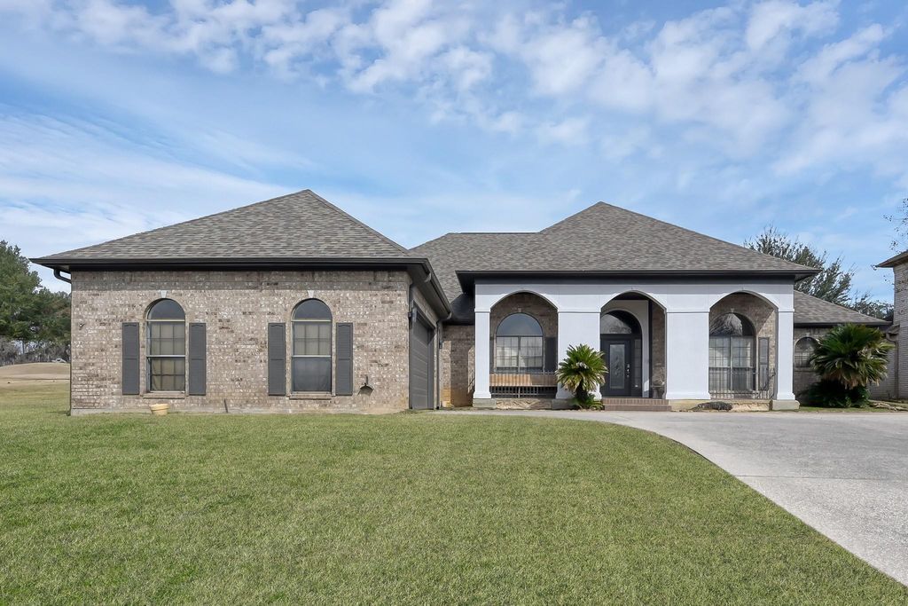 135 April Waters Drive N, Montgomery, TX 77356