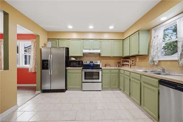 5628 Myers DR, Virginia Beach, VA 23464