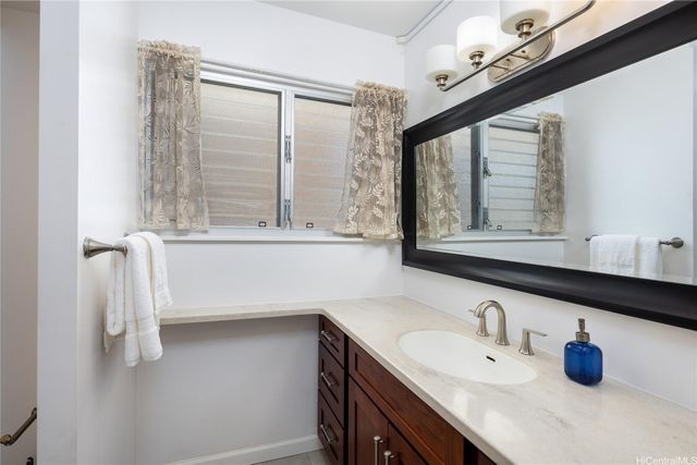 98-703 Iho Place 1-402, Aiea, HI 96701
