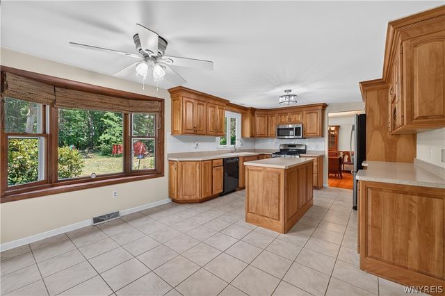 11700 Whitetail Drive, Marilla, NY 14102