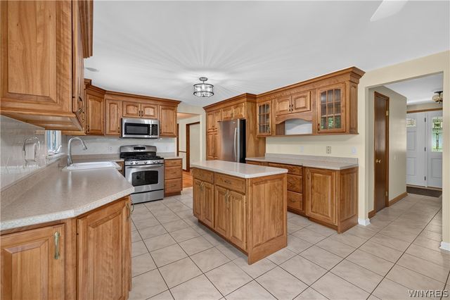 11700 Whitetail Drive, Marilla, NY 14102