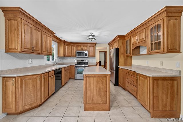 11700 Whitetail Drive, Marilla, NY 14102