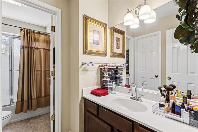 3509 Plazas Del Lago Drive, Edinburg, TX 78539