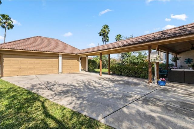 3509 Plazas Del Lago Drive, Edinburg, TX 78539