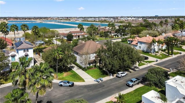 3509 Plazas Del Lago Drive, Edinburg, TX 78539